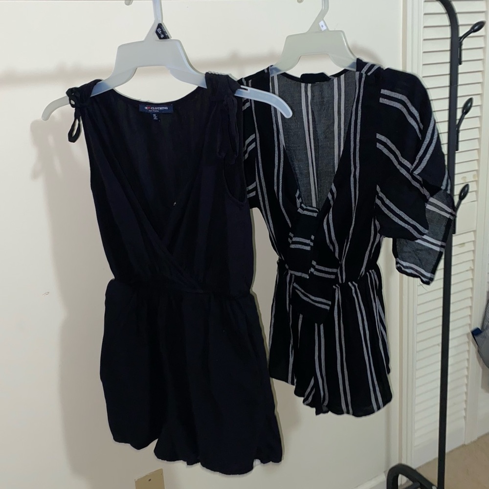 set of 2 rompers 🖤